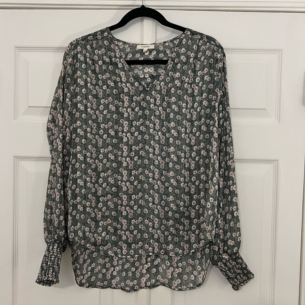Pleione Green Metallic Long Sleeve Top- Medium
